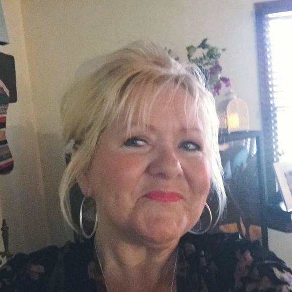 Meet your Posher, Carolyn - Picture 1 of 1